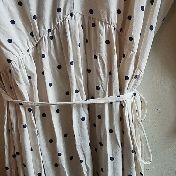 White and black polka dot maternity top - Picture 3 of 4